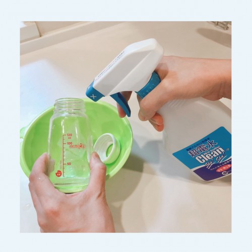 tuyet-chieu-rua-binh-sua-voi-nuoc-ion-kiem-sieu-don-gian