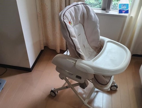 cach-ve-sinh-ghe-an-dam-cho-be-dung-cach