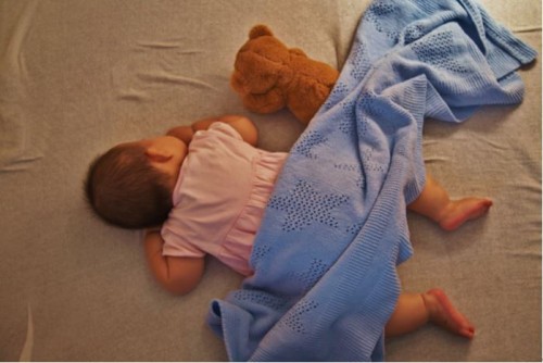 ban-da-thu-dung-nuoc-ion-kiem-de-ve-sinh-gau-bong