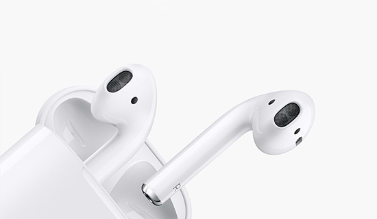 ve-sinh-tai-nghe-airpods