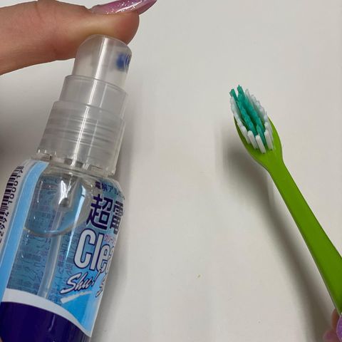 cach-ve-sinh-ban-chai-danh-rang